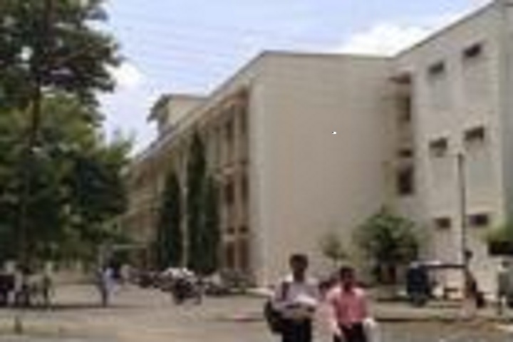 https://cache.careers360.mobi/media/colleges/social-media/media-gallery/7619/2018/12/17/Campus view of Government Ayurved College Nanded_Campus-view.JPG